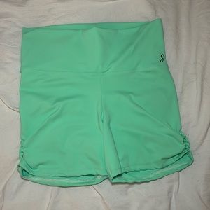 Soel Dancwear Medium mint biker shorts